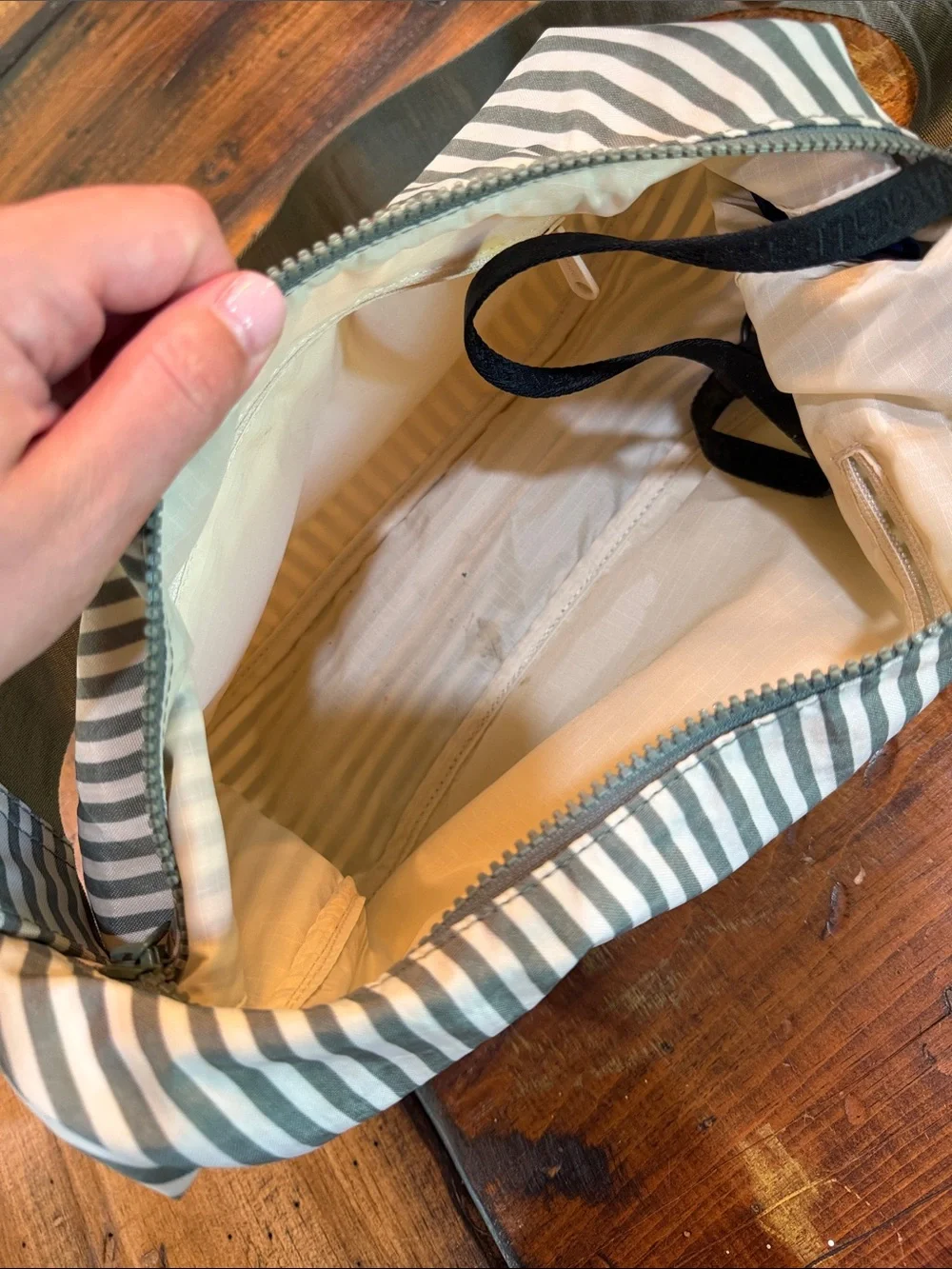 BAGGU Medium Nylon Striped Crescent Bag